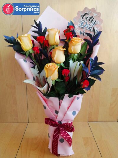 Detalle Bouquet de rosas Detalle Bouquet de rosas. Desayunossorpresas.com